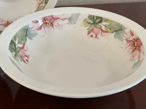 lot 780 image: Three Johnson Brothers Katherine Vegetable Bowls
