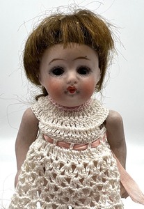 lot 791 image: Vintage Petite Porcelain Doll