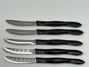 lot 794 image: Set of Five Cutco Steak Knives