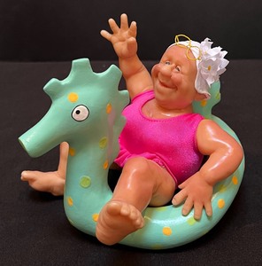 lot 850 image: Nanas Family by Richard Simmons Fanny Doll