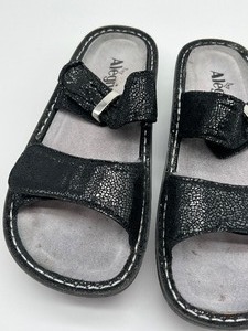 lot 832 image: Pair of Allegria Womens Sandals