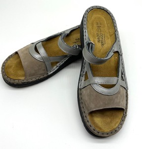lot 833 image: Pair of Womens NAOT Sandals