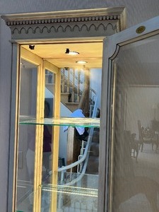 lot 816 image: Lovely Lighted Display Cabinet