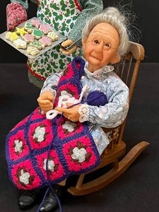 lot 857 image: Four Nanas Family from Richard Simmons by Annie Wahl Dolls including Christmas Nana