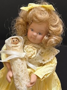 lot 863 image: Two Miniature Kurt Adler Dolls and More