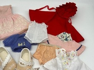 lot 880 image: Small Size Vintage Doll Clothes