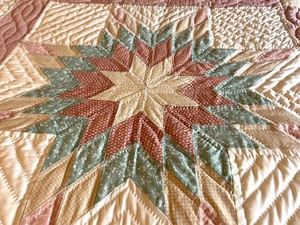 lot 885 image: Lovely Quilt