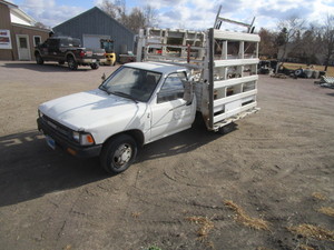 lot 3 image: 1989 Toyota Pickup