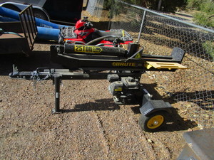 lot 9 image: Brute 25ton Log Splitter