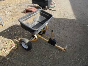 lot 22 image: Yardworks Fertilizer Spreader