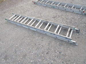 lot 31 image: 14 Alum Extension Ladder