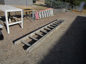 lot 35 image: 22 Alum Extension Ladder