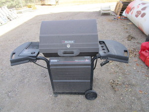 lot 42 image: Gas Grill