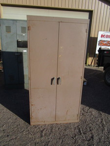lot 52 image: Shop Cabinet 36x19x66