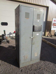 lot 53 image: Shop Cabinet 24x36x84