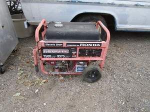 lot 67 image: 7,500w Generator (runs good, needs battery)