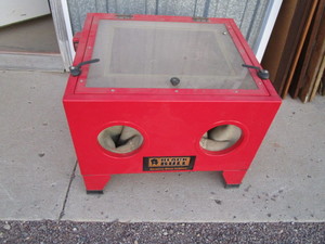 lot 69 image: Benchtop Sandblaster