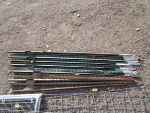 lot 122 image: T Posts