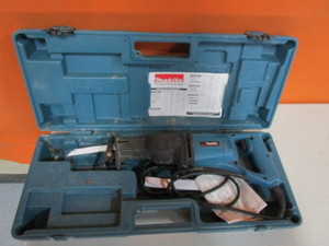 lot 81 image: Makita Sawzall