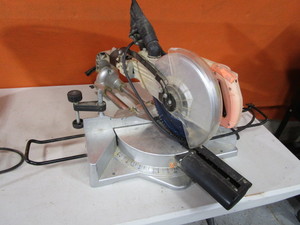 lot 146 image: Compound Miter Saw