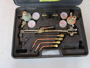 lot 148 image: Torch Kit