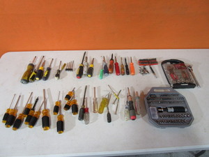 lot 165 image: Screwdrivers & Bit Sets