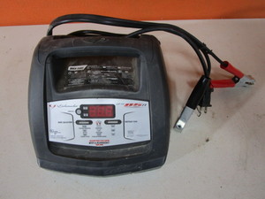 lot 171 image: Battery Charger