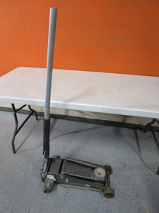 lot 187 image: Floor Jack