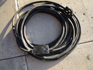lot 194 image: 220v Extension Chord
