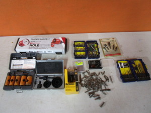 lot 215 image: Hole Saws & Bits