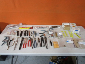 lot 269 image: Misc. GlassMirrorWindowScreen Tools