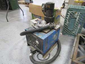 lot 304 image: Glazier Sealant Applicator