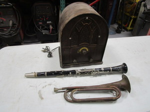 lot 322 image: Vintage Radio, Bugle & Flute