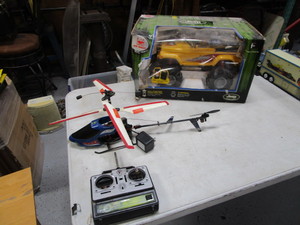 lot 333 image: RC Helicopter & Jeep