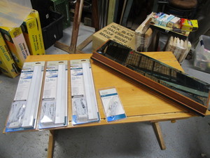 lot 335 image: Under Cabinet LED Lights & Shelf