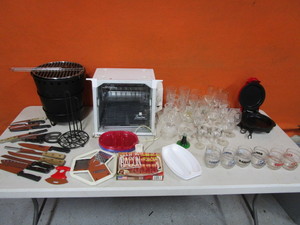 lot 336 image: Kitchen Items & Glasses