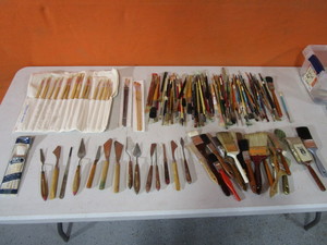 lot 353 image: Paint Brushes & Paint Knives