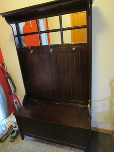 lot 1 image: Hall Tree