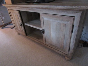 lot 2 image: Media Stand