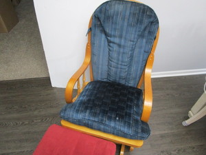 lot 8 image: Platform Rocker & Ottoman