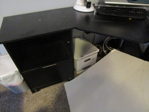 lot 7 image: Corner Desk
