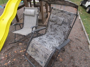 lot 18 image: Lounge & Rocker