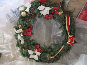 lot 43 image: Holiday Wreath