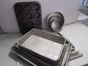 lot 44 image: Baking Pans