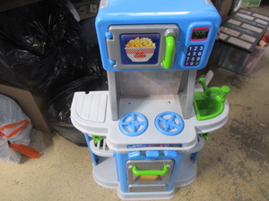 lot 73 image: Childs Play Kitchen