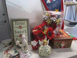 lot 84 image: Holiday Decorations