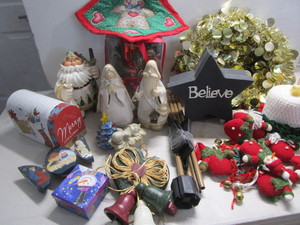 lot 85 image: Holiday Decorations