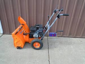 Yardmax 22 snow blower. Appears new. As shown. THIS ITEM HAS A RESERVE.