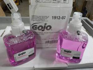 lot 20 image: 2 - 2 Liter Refill Jugs GOJO Antiba...