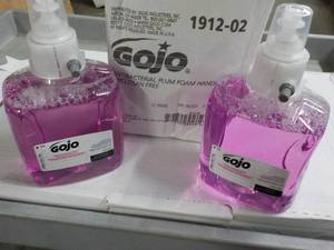 lot 23 image: 2 - 2 Liter Refill Jugs GOJO Antiba...